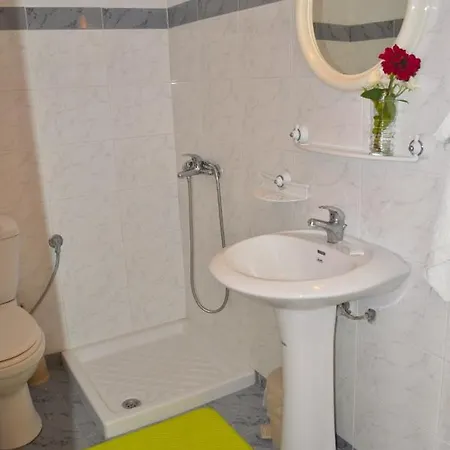 Appartement With Large Swimming Pool And Sea View At Corfu *