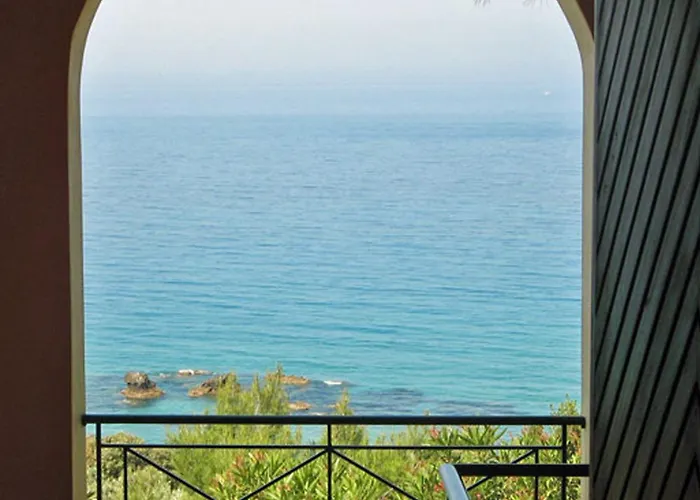 With Large Swimming Pool And Sea View At Corfu Διαμέρισμα Πέλεκας
