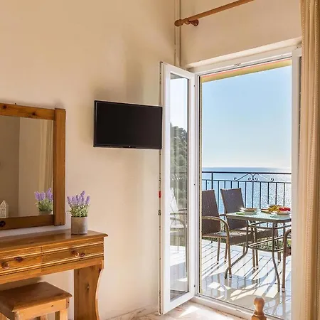 Studio Apartments With Large Swimming Pool And Sea View At Pelekas Beach Corfu *